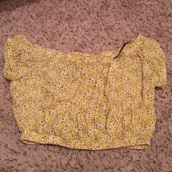 Tops - Yellow floral crop top