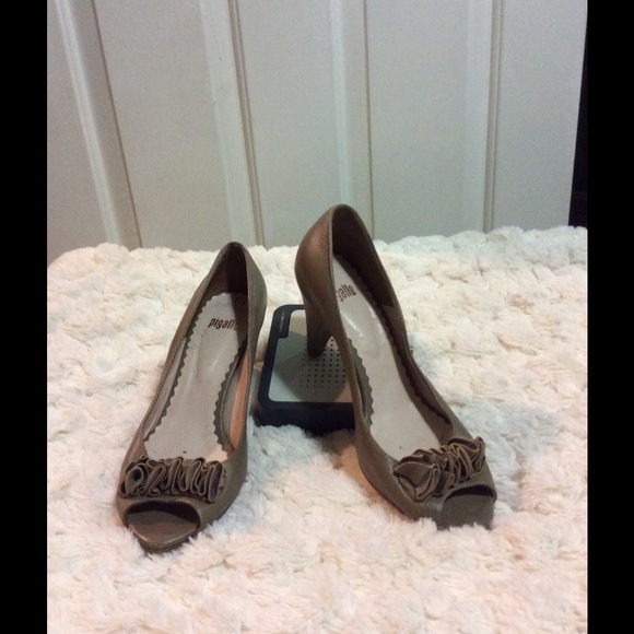 Pigalle nude shoe - Picture 1 of 2