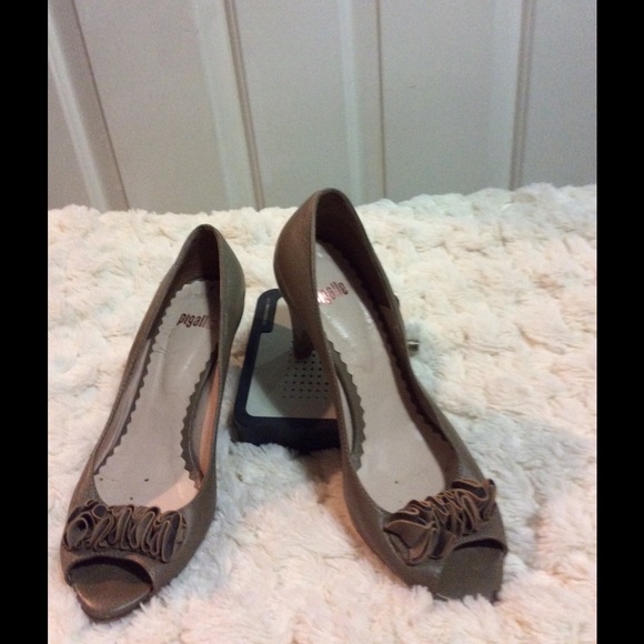 Pigalle nude shoe - Picture 2 of 2