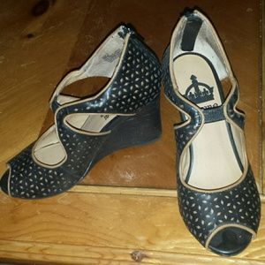 Crown Vintage leather wedge