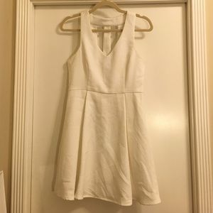 Loveriche White Sleeveless Dress