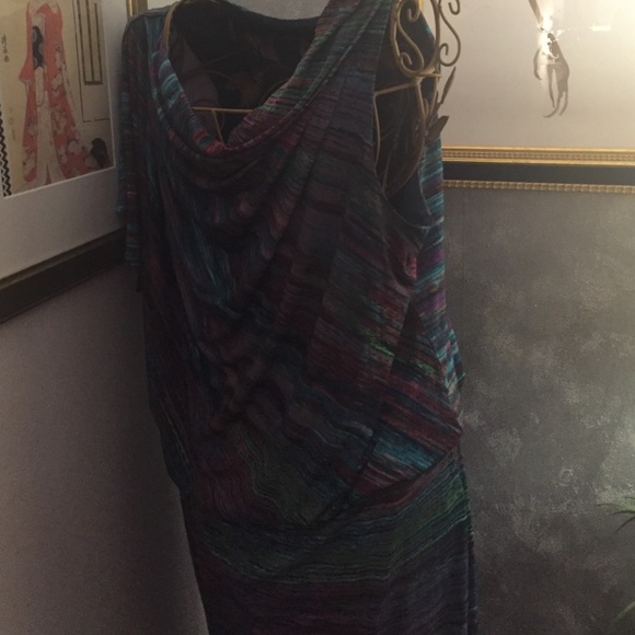 Multi colored one sleeve dress - Picture 2 of 4
