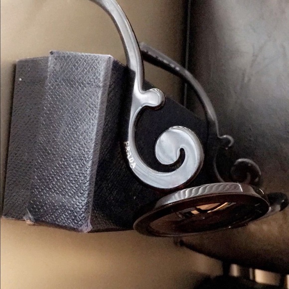 Sunglasses - Picture 3 of 4