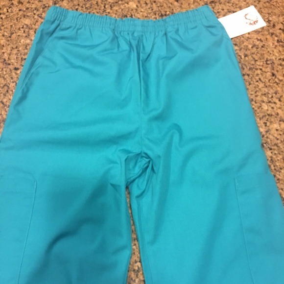 Brand new scrub pants - Picture 3 of 4