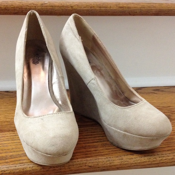 Charlotte Russe wedge pumps in beige suede - Picture 1 of 4