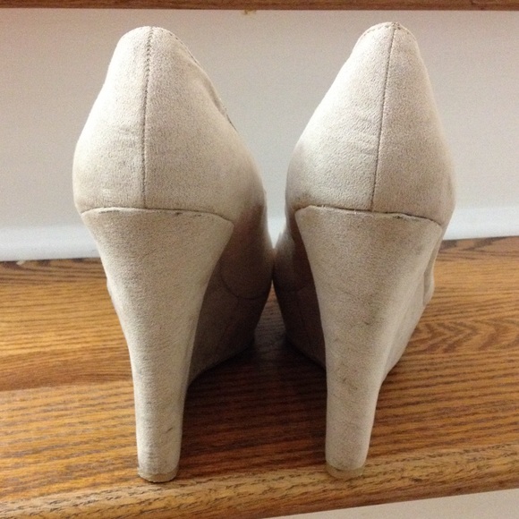 Charlotte Russe wedge pumps in beige suede - Picture 2 of 4