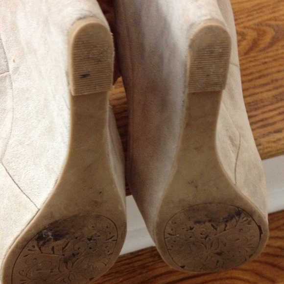 Charlotte Russe wedge pumps in beige suede - Picture 4 of 4