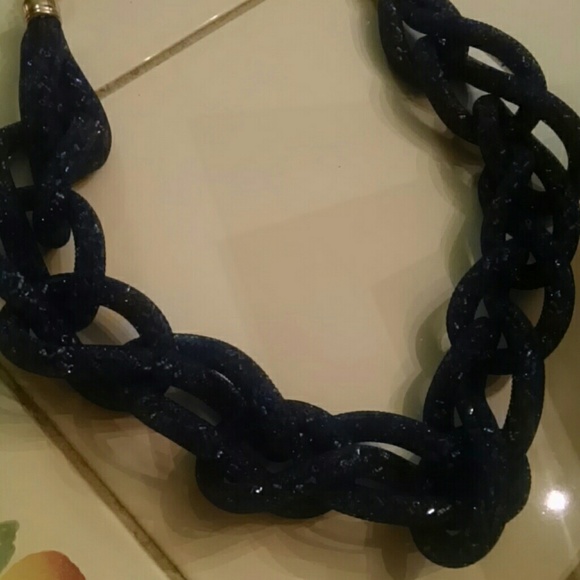 EDGE NAVY STATEMENT NECKLACE - Picture 3 of 3