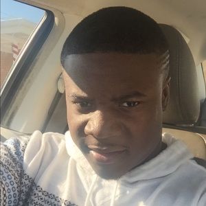 Meet your Posher, Dominique