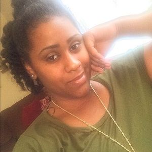 Meet your Posher, Sakinah-mone