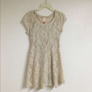 Cream Lace Dress👗