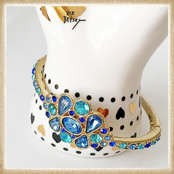 Betsey Johnson Lovely Blues Aqua Gold Bracelet