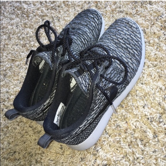 Nike Flyknit Roshe