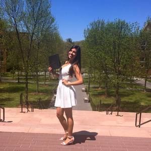 Meet your Posher, Arielle