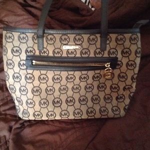 Mk purse read description