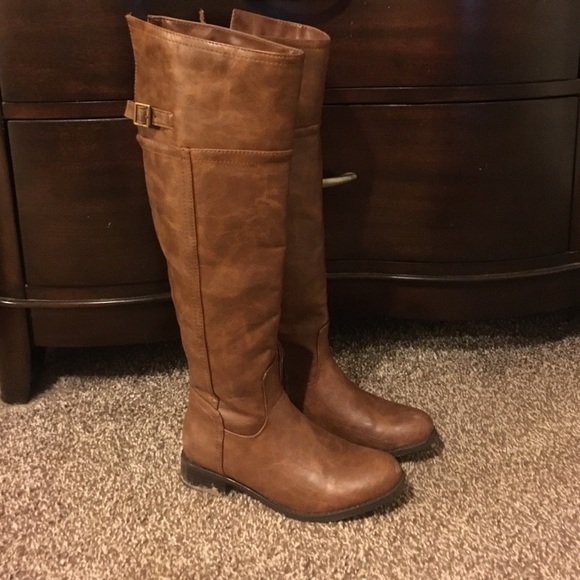 Brown robing boots
