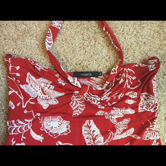 ✨SALE✨ Arden B - Asymmetrical Halter Top - Picture 2 of 3