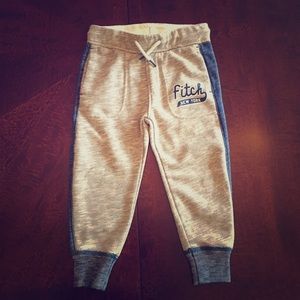 NWT Abercrombie kids sweatpants - size 3/4