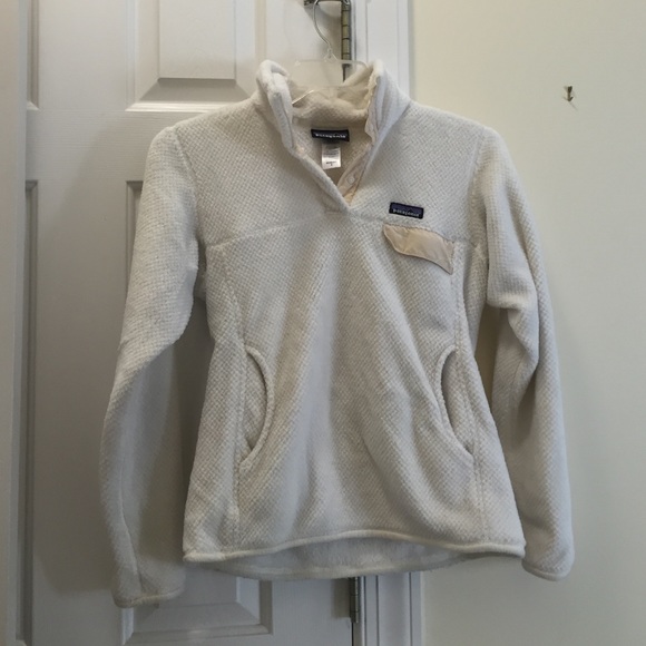 White Patagonia pull over