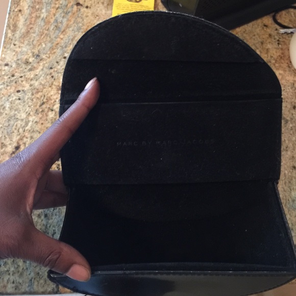 Marc Jacob sun glasses case - Picture 2 of 2