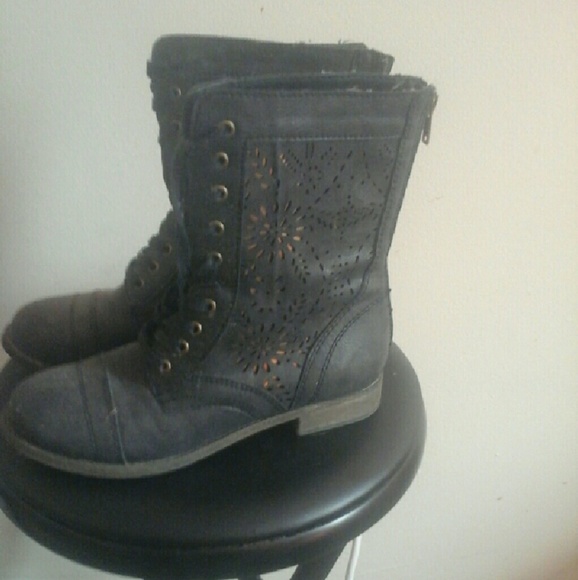 Combat boots