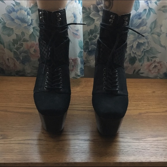 LAST HOUR - SHOP CLOSING MIDNIGHT - Picture 2 of 3