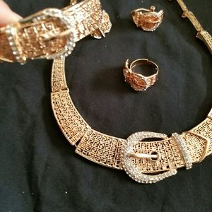 Glitzy jewelry set