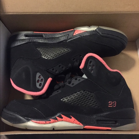 Jordan 5 - black and alarming red - Picture 1 of 2