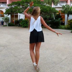 Meet your Posher, Caitlin