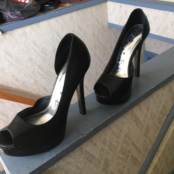 Heels - Picture 3 of 3