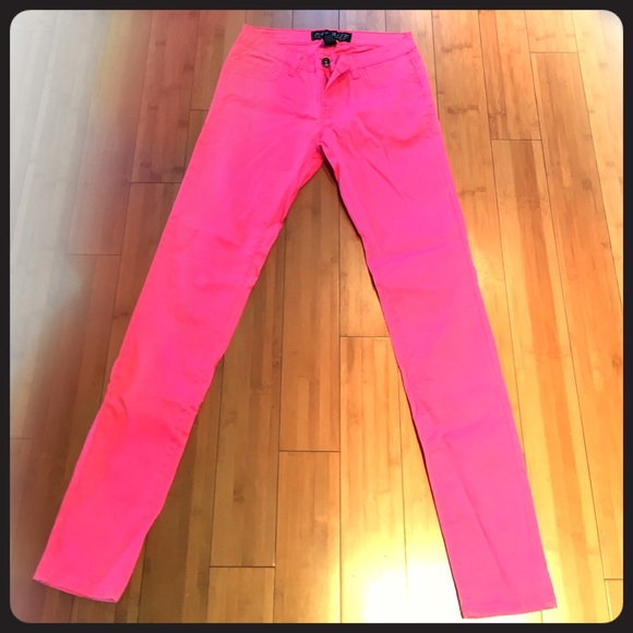 Hot pink pants!!! 👑