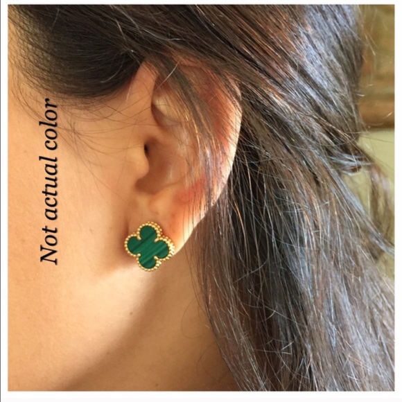 Black Clover Style Earrings - Picture 3 of 4