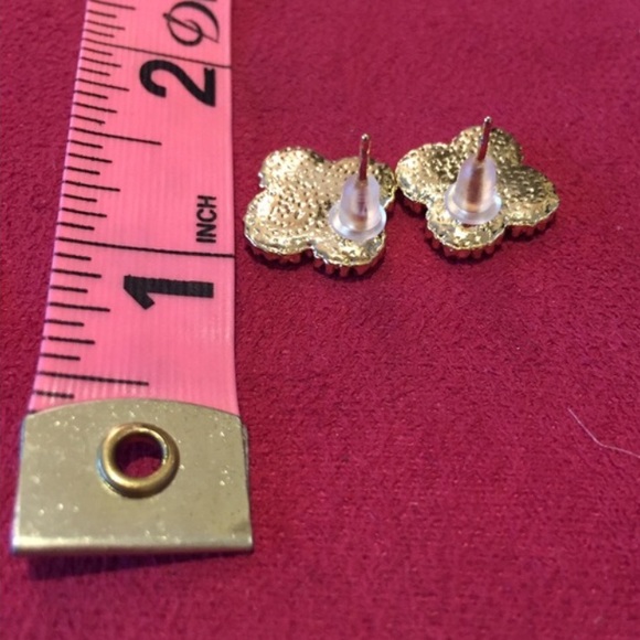 Red Clover Style Earrings - Picture 2 of 2