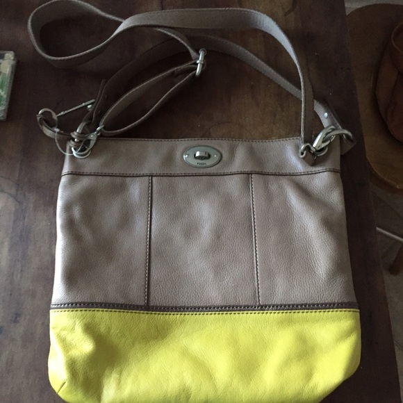 Fossil Purse - like new