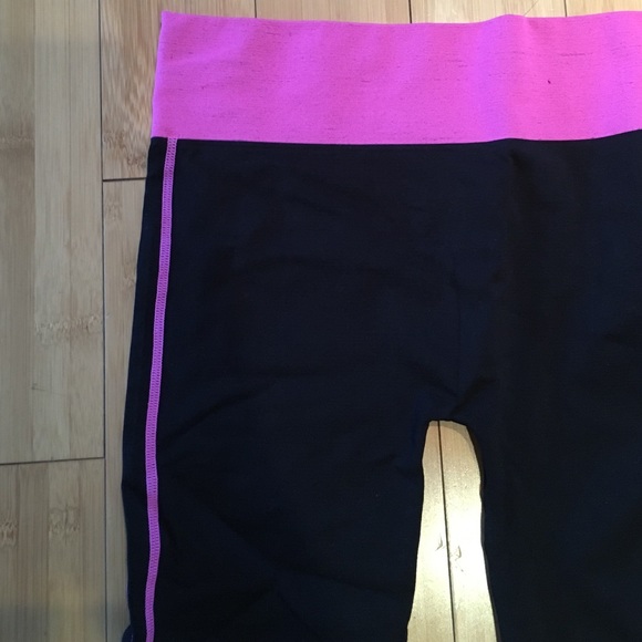 Pink and black workout leggings - Picture 2 of 3