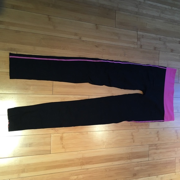Pink and black workout leggings - Picture 3 of 3