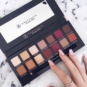 Anastasia Modern Renaissance palette
