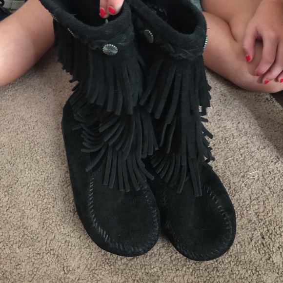 Girls Minnetonka black fringe boots.