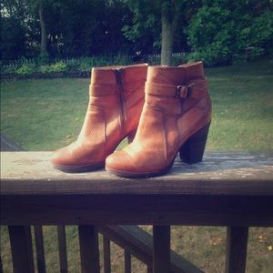 Frye Patty Riding Bootie size 6 brown Carmel color