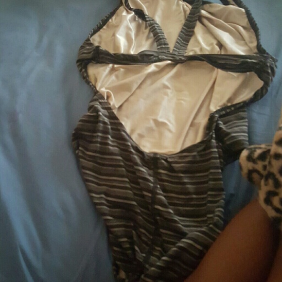 A champion bathingsuit - Picture 2 of 2