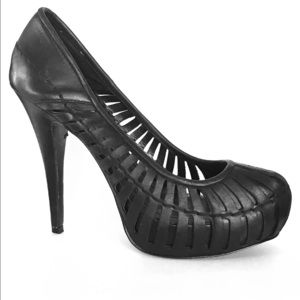 BCBG black round toe platform pumps