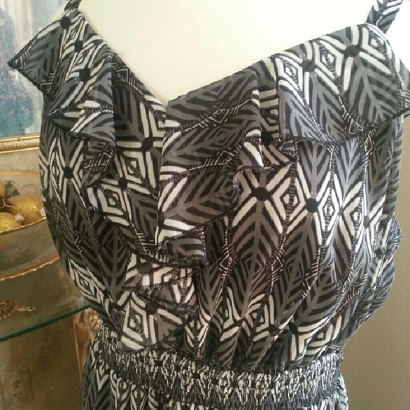 Awesome maxi looks good with a shrug or a duster - Picture 2 of 4