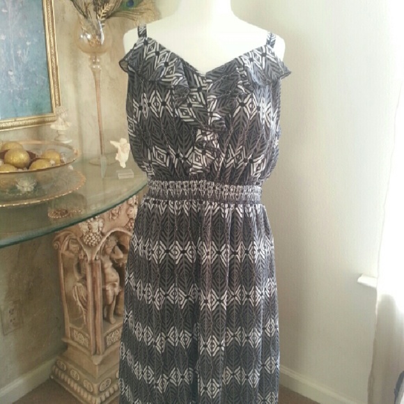 Awesome maxi looks good with a shrug or a duster - Picture 3 of 4