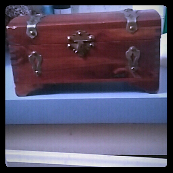 Kids and women treasure chest
