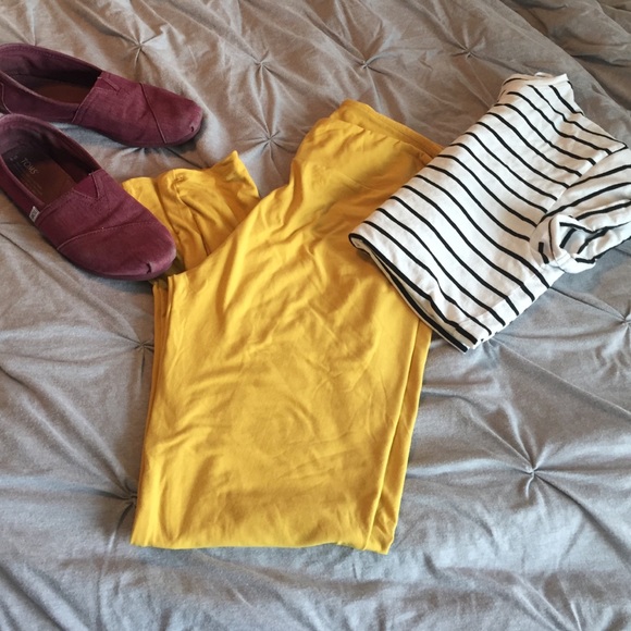 NWOT lularoe tall and curvy mustard leggings