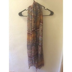 Bohemian Scarf. Love the patterns !