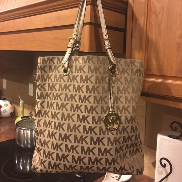 Micheal Kors Purse
