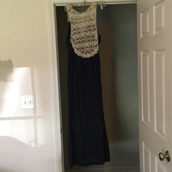 Ya Los Angeles Navy and cream maxi dress. Size LG - Picture 3 of 4