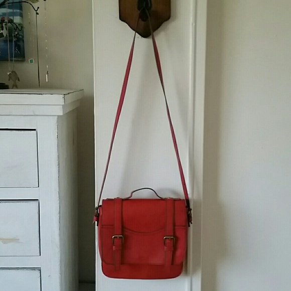 Kelly & Katie Handbags - Vintage Style Scarlet Crossbody Satchel