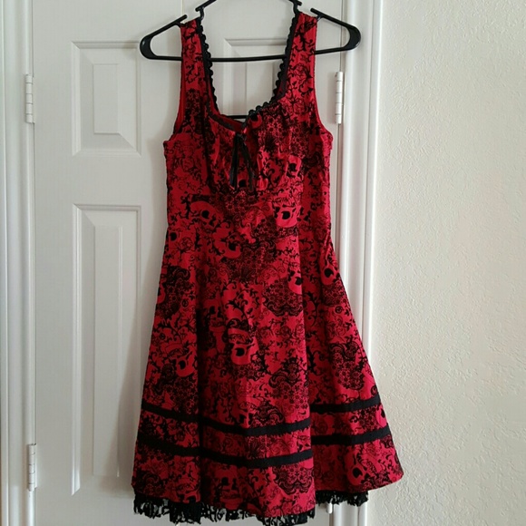 Hot Topic sleeveless dress